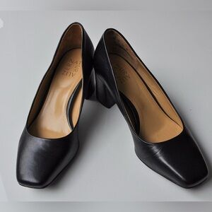Naturalizer - black leather (size 7) dress shoes.